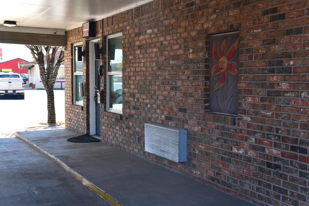 Lockhart Inn 2*